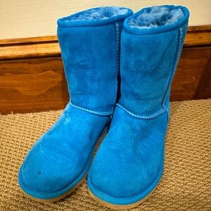 RARE 💙 UGG Classic Short Boots, 5